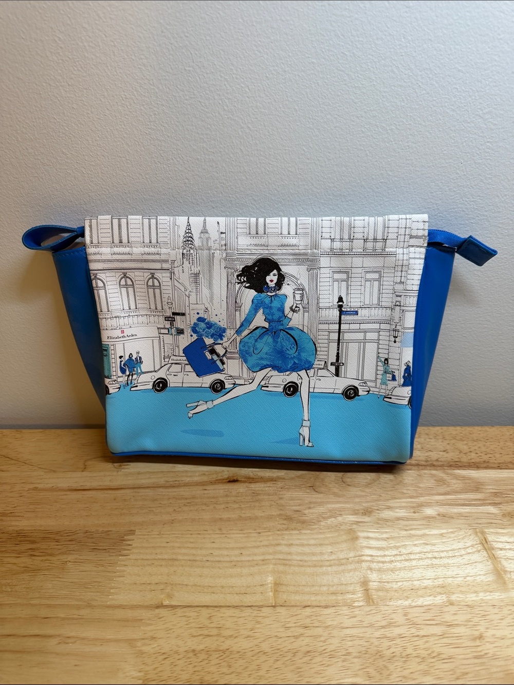 Elizabeth Arden Blue Illustrated Cityscape Cosmetic Pouch NWOT